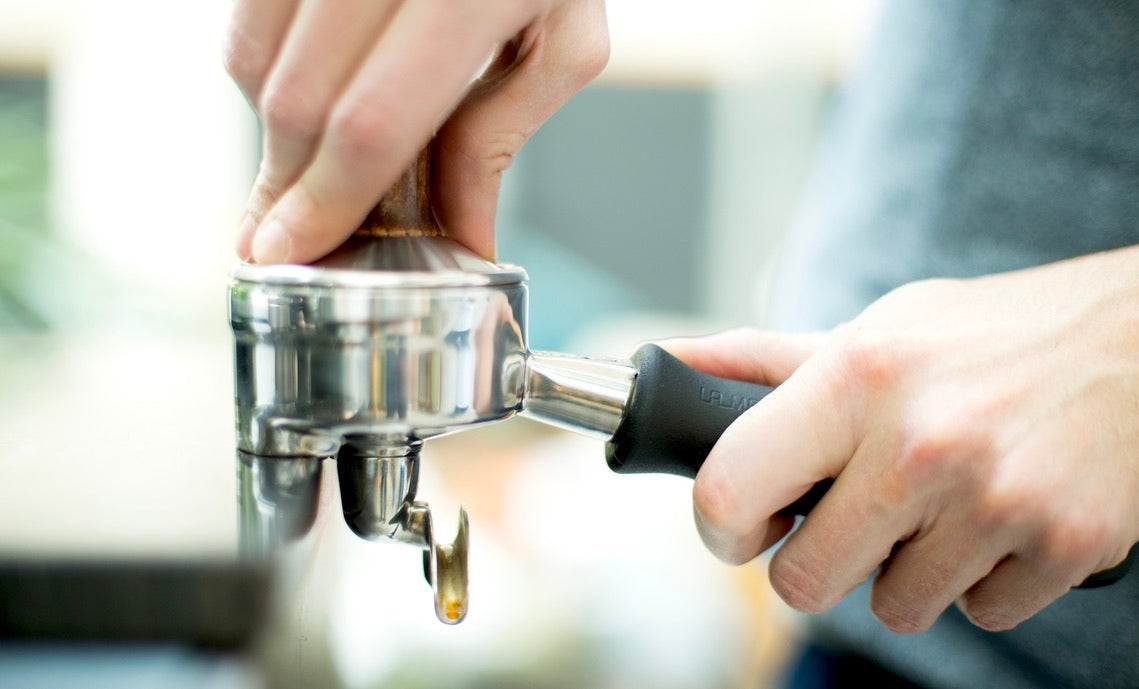 Tamping o Prensado Hola Coffee Roasters